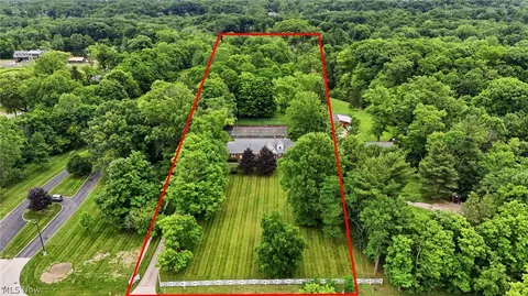 6975 Columbia Rd, Olmsted Falls, OH 44138