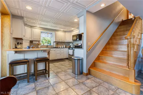 Entry Way - 1614 W Park Ave NW, Canton, OH 44708 photo 1 of 2