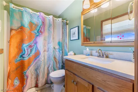 Bath - 1614 W Park Ave NW, Canton, OH 44708 photo 1 of 2