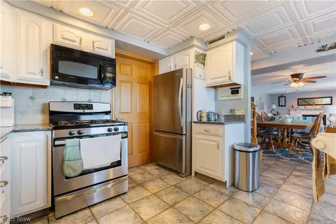 Kitchen - 1614 W Park Ave NW, Canton, OH 44708 photo 4 of 5