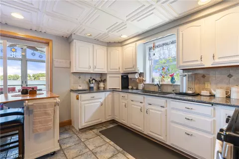 Kitchen - 1614 W Park Ave NW, Canton, OH 44708 photo 3 of 5