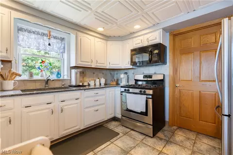 Kitchen - 1614 W Park Ave NW, Canton, OH 44708 photo 1 of 5