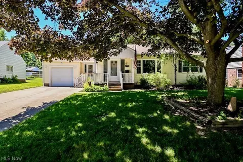 1495 Fairview Pl, Alliance, OH 44601