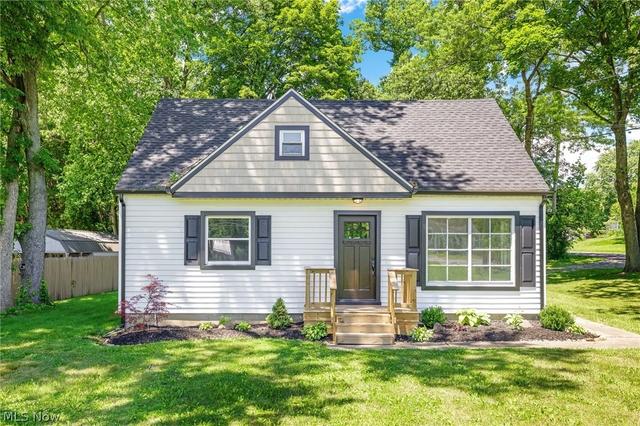 1371 Krumroy Rd, Akron, OH 44306