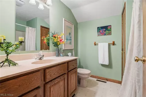 Bath - 4630 Preserve Dr NW, Canton, OH 44708 photo 2 of 2