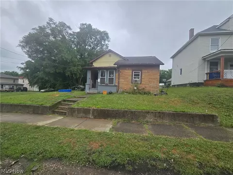 24 Maple Ave SE, Massillon, OH 44646