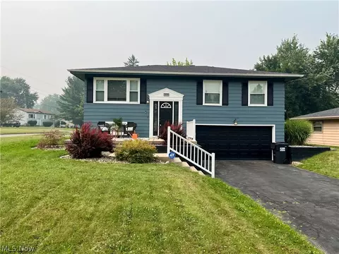4626 Warwick Dr S, Canfield, OH 44406