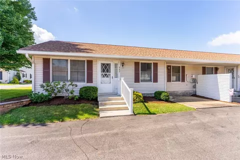 942 Canterbury Ln, Salem, OH 44460