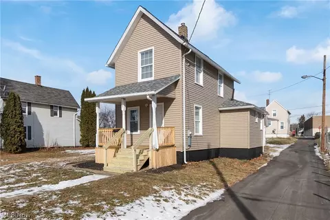 1747 5th St SE, Canton, OH 44707