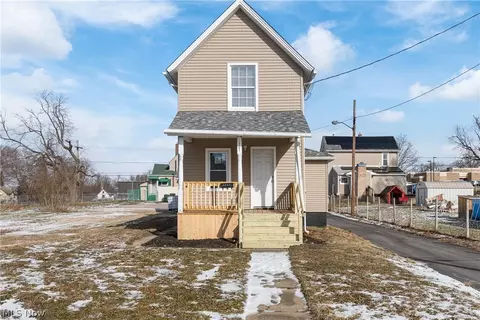 Exterior - 1747 5th St SE, Canton, OH 44707 photo 2 of 3