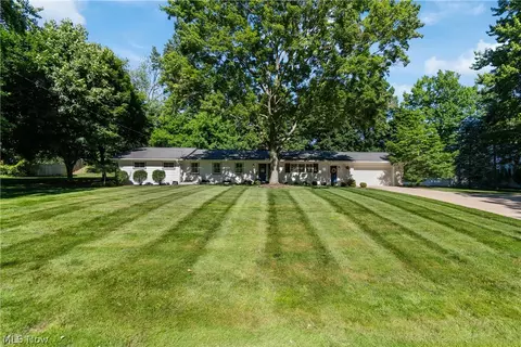 1001 Oneida Trl SW, Hartville, OH 44632