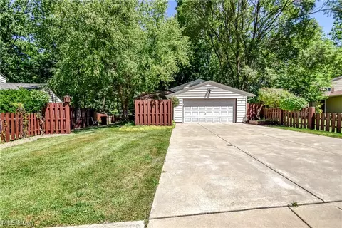 464 Hickory Ln, Painesville, OH 44077