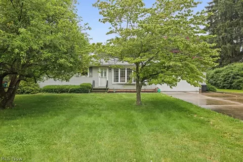 5260 Huckleberry St NW, North Canton, OH 44720