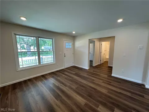Living - 78 Prospect St, Struthers, OH 44471 photo 1 of 3