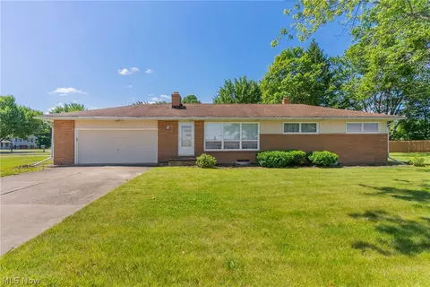 253 Earl Dr NW, Warren, OH 44483