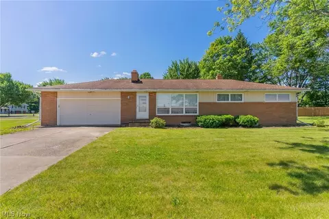 253 Earl Dr NW, Warren, OH 44483