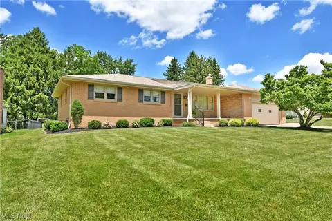 6662 Appleridge Dr, Youngstown, OH 44512