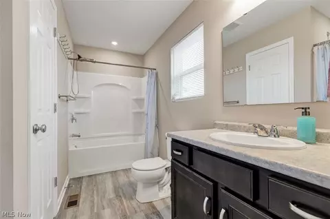 Entry Way - 14446 State Route 301, Lagrange, OH 44050 photo 2 of 3