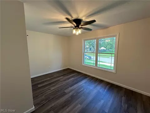 Bedroom - 434 8th St, Struthers, OH 44471 photo 3 of 6