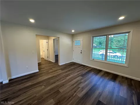 Living - 434 8th St, Struthers, OH 44471 photo 1 of 2