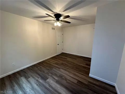Bedroom - 434 8th St, Struthers, OH 44471 photo 2 of 6