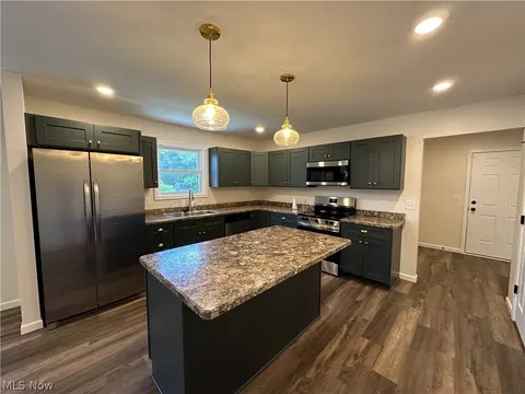 Kitchen - 434 8th St, Struthers, OH 44471 photo 2 of 2