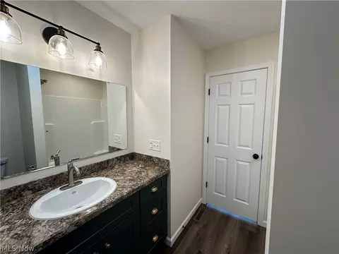 Bath - 434 8th St, Struthers, OH 44471 photo 2 of 3