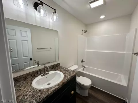 Bath - 434 8th St, Struthers, OH 44471 photo 1 of 3