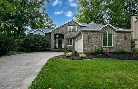 8465 Settlers Psge, Brecksville, OH 44141