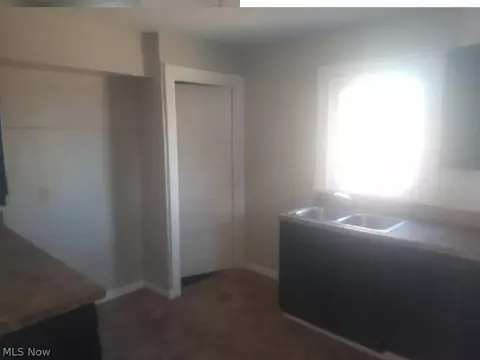 Entry Way - 547 Van Everett Ave, Akron, OH 44306 photo 2 of 2