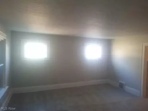Living - 547 Van Everett Ave, Akron, OH 44306 photo 1 of 2