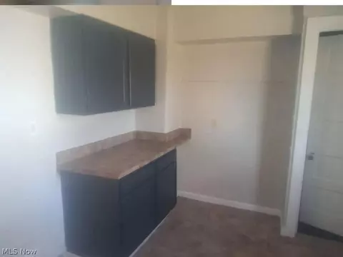 Entry Way - 547 Van Everett Ave, Akron, OH 44306 photo 1 of 2