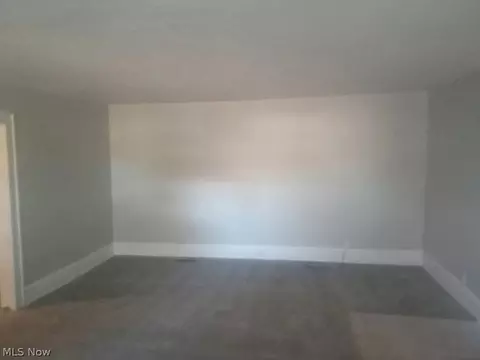 Living - 547 Van Everett Ave, Akron, OH 44306 photo 2 of 2