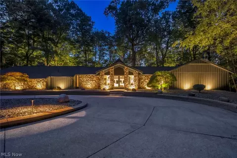 11860 Ridgecliff Cir, Strongsville, OH 44136