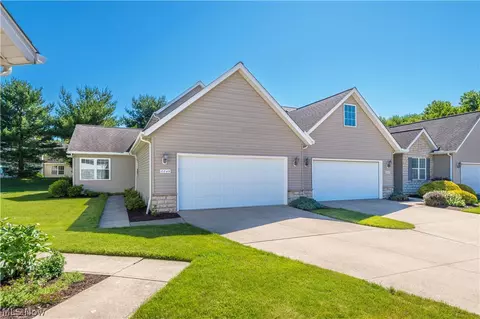8845 Ashlyn Ct, Olmsted Falls, OH 44138
