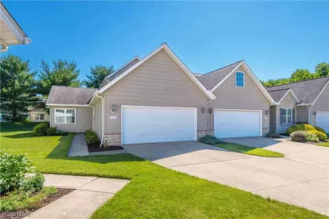 8845 Ashlyn Ct, Olmsted Falls, OH 44138
