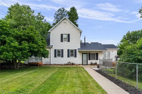 7160 Strausser St NW, North Canton, OH 44720