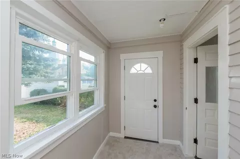 Entry Way - 2233 E 33rd St, Lorain, OH 44055 photo 4 of 4