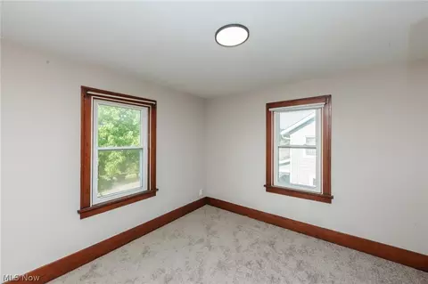 Bedroom - 2233 E 33rd St, Lorain, OH 44055 photo 4 of 5
