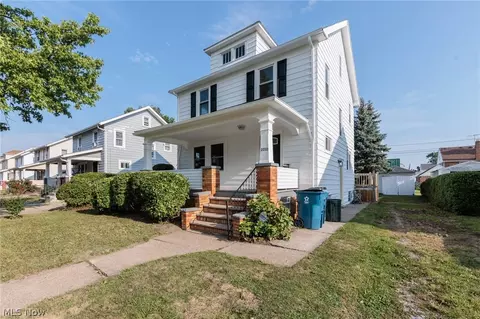 Exterior - 2233 E 33rd St, Lorain, OH 44055 photo 2 of 3