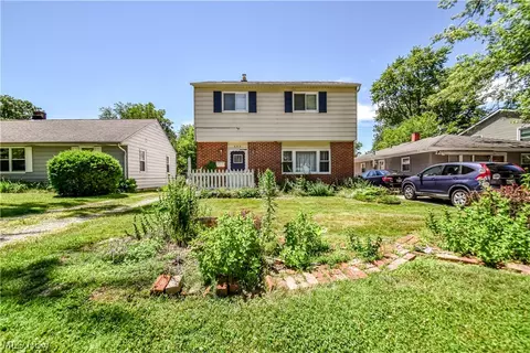 682 Iroquois Trl, Willoughby, OH 44094