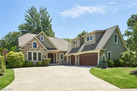 2781 Country Club Blvd, Rocky River, OH 44116