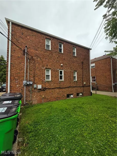 472 E 222nd St, Euclid, OH 44123 photo 4