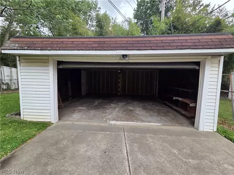 472 E 222nd St, Euclid, OH 44123 photo 6