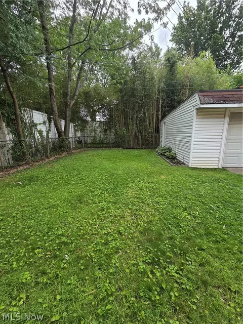 472 E 222nd St, Euclid, OH 44123 photo 5