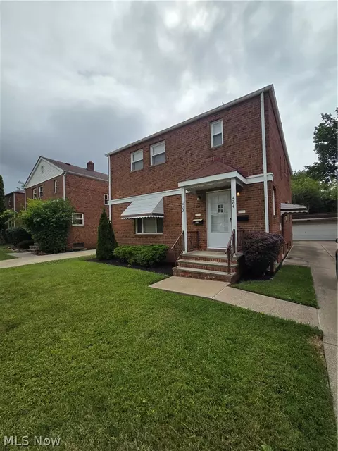 472 E 222nd St, Euclid, OH 44123 photo 2