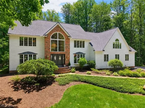 17331 Old Tannery Trl, Chagrin Falls, OH 44023