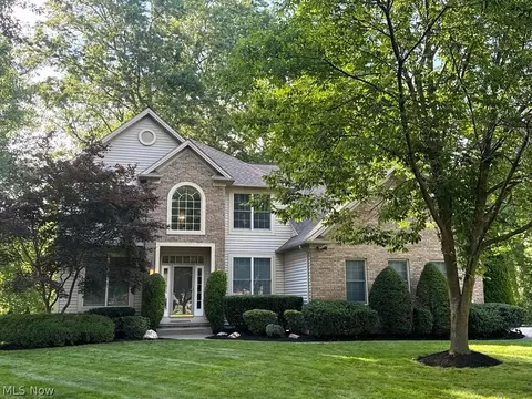2374 Glenwood Ln, Avon, OH 44011