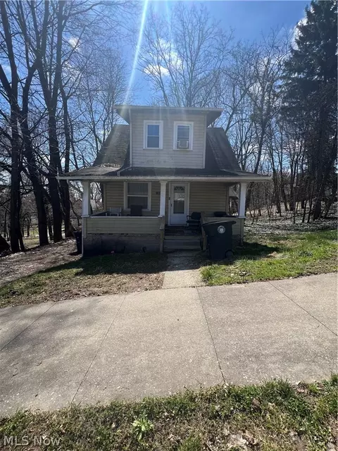 702 W Thornton St, Akron, OH 44307