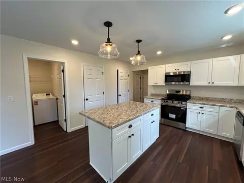 Kitchen - 363 Sexton St, Struthers, OH 44471 photo 1 of 2